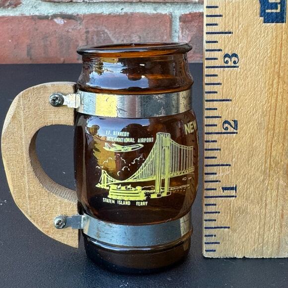Vintage 1960s Siesta Ware Barrel Mini Mug New York City Souvenir Amber Glass - Picture 9 of 10